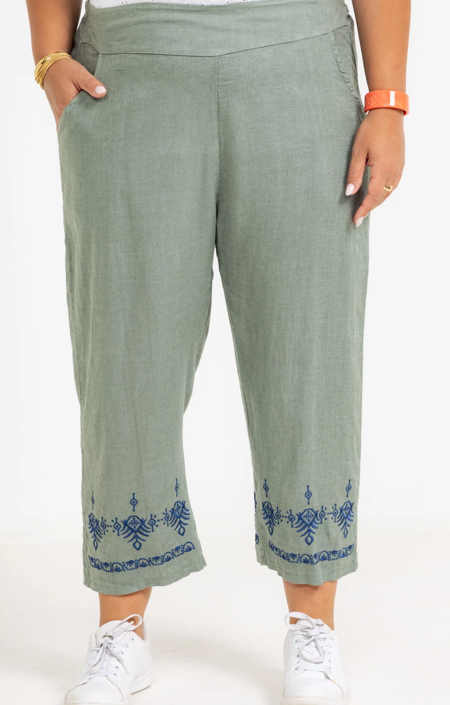 Toscane Boutique Pantalons|Pantacourt lin viscose brodé CELADON