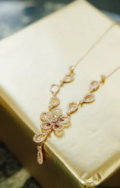 Toscane Boutique Accessoires|Ras-de-cou à fleurs et strass DORE