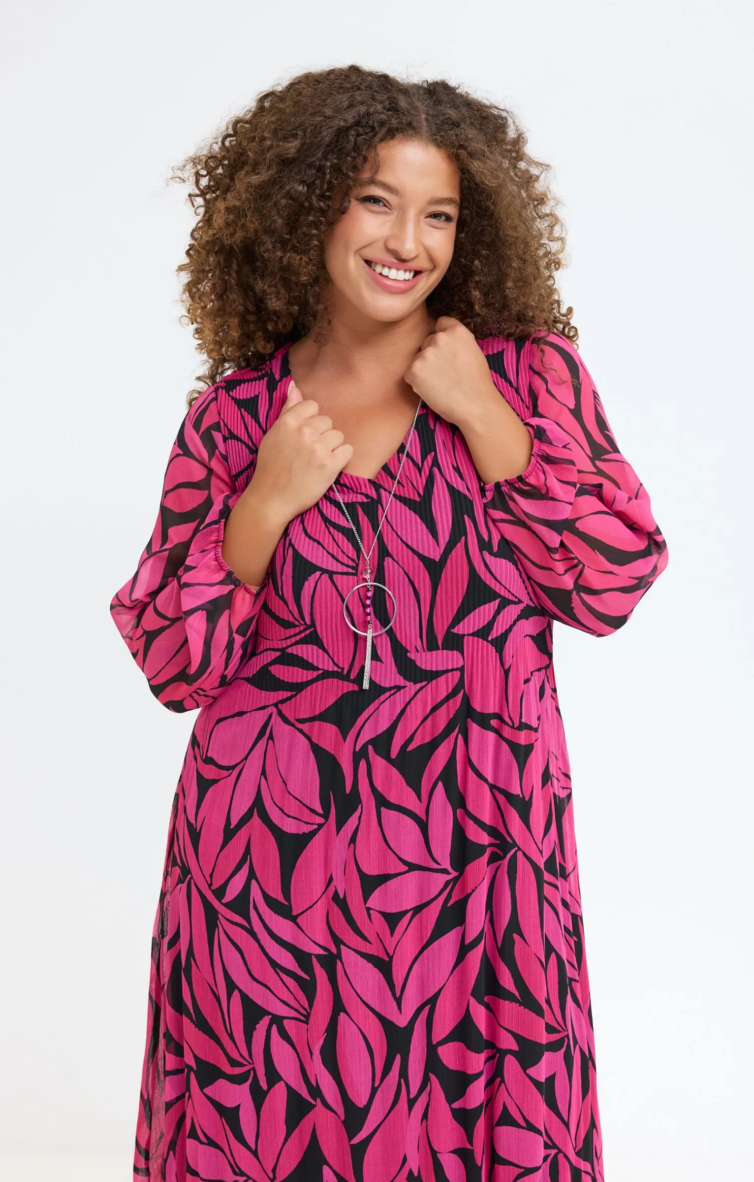 Toscane Boutique Robes|Robe imprimée plissée et collier NOIR