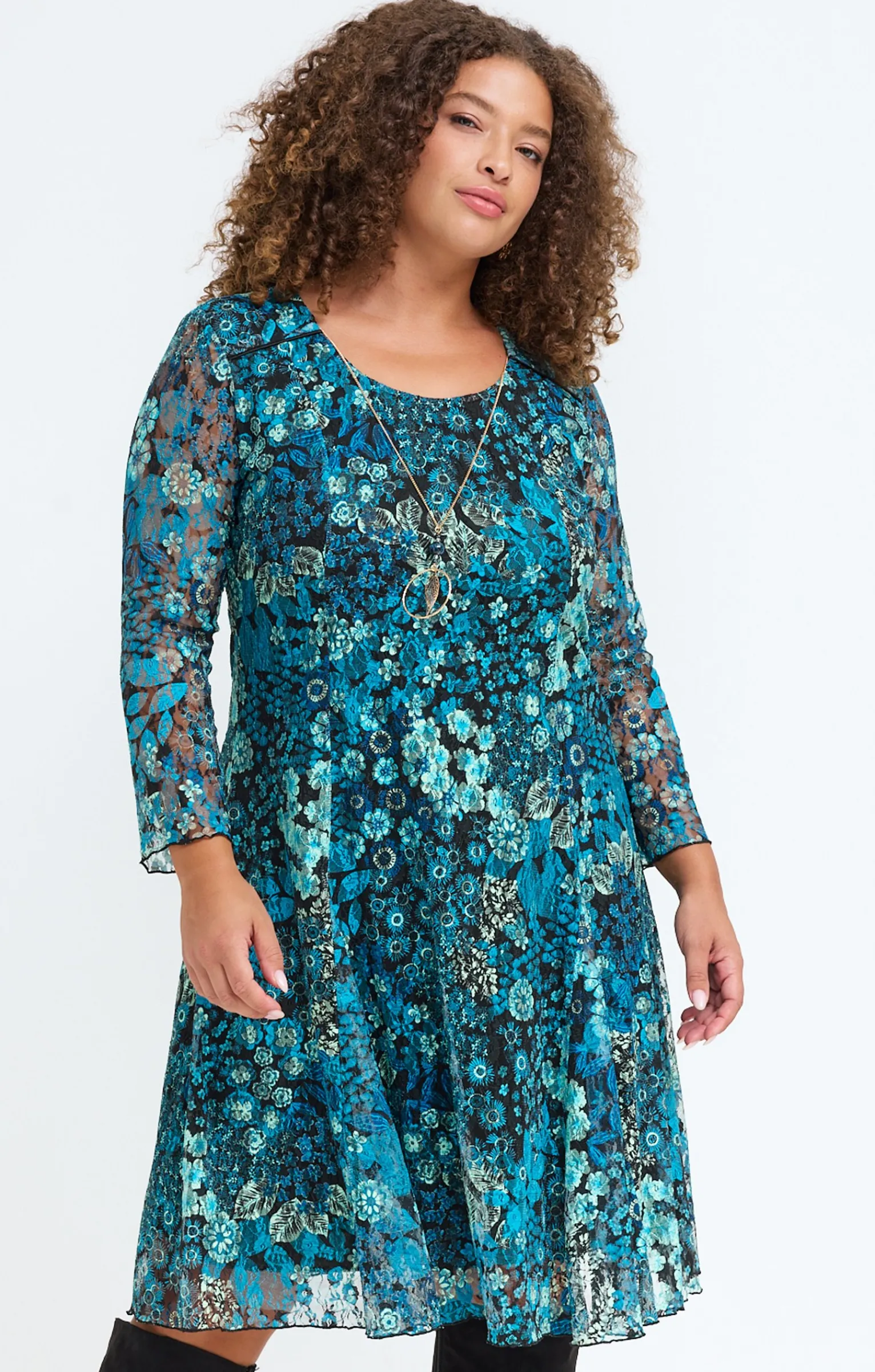 Toscane Boutique Robes|Robe patineuse en dentelle et collier MARINE