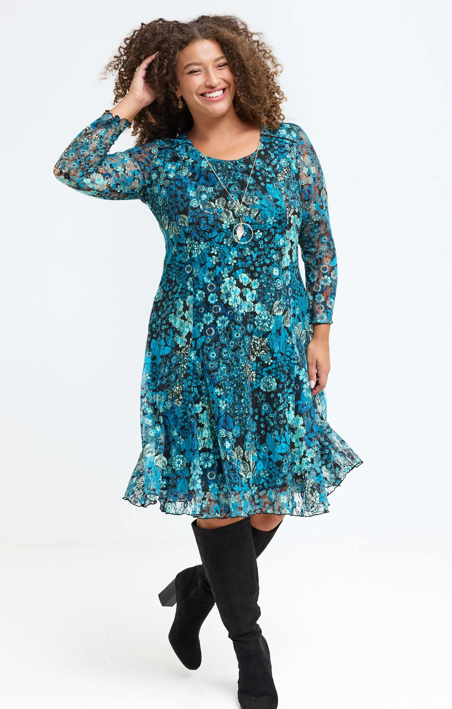 Toscane Boutique Robes|Robe patineuse en dentelle et collier MARINE